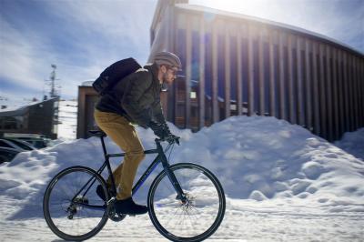 Schwalbe Pneu Marathon Winter Plus 700x35C Starr mit Reflexstreifen black  Produktbild 3