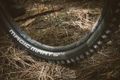 Schwalbe Pneu Magic Mary 27.5x2.60 SuperTrail Addix Soft TL-Easy black  Produktbild 2