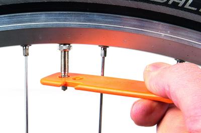 SKS Pneuhebel Set &agrave; 3 Stk. SV-Schl&uuml;ssel und AV-Druckablass inklusive orange  Produktbild 2